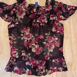Very pretty Chaps flutter sleeve top
